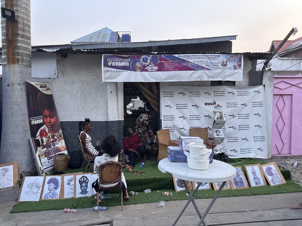 Culture Africaine : La Princesse Sarah Lunsadisa Ngamba, gardienne de la coiffure traditionnelle img 2440